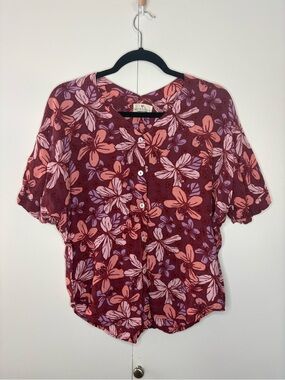 Waiwaolani Button-Front Women’s Top in Burgundy and Pink